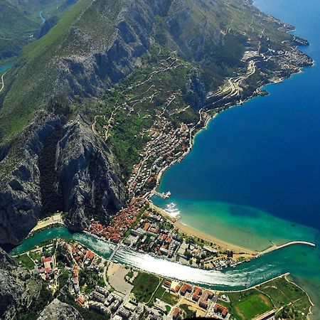 Apartments Beverly Omiš Exteriör bild
