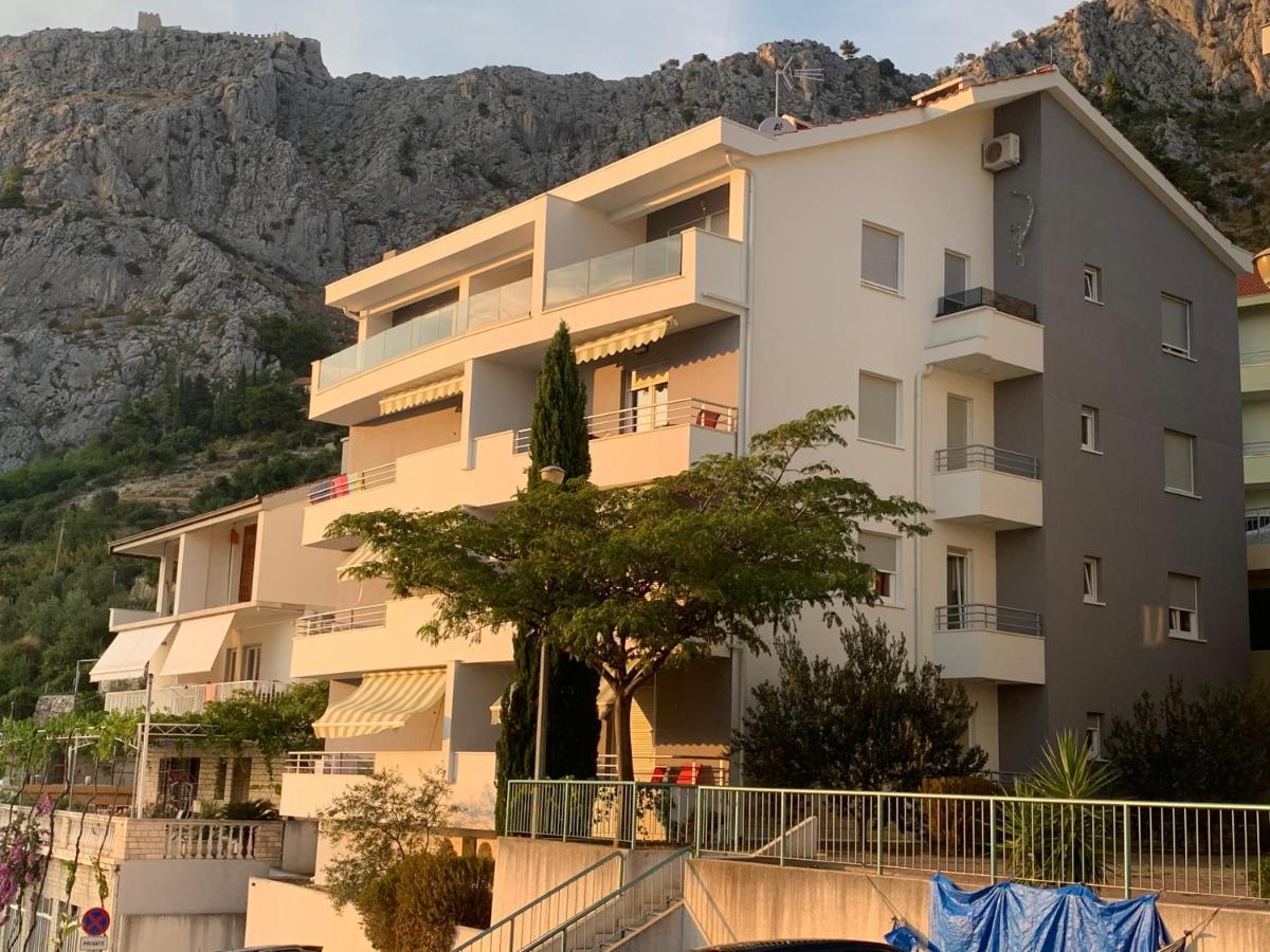 Apartments Beverly Omiš Exteriör bild