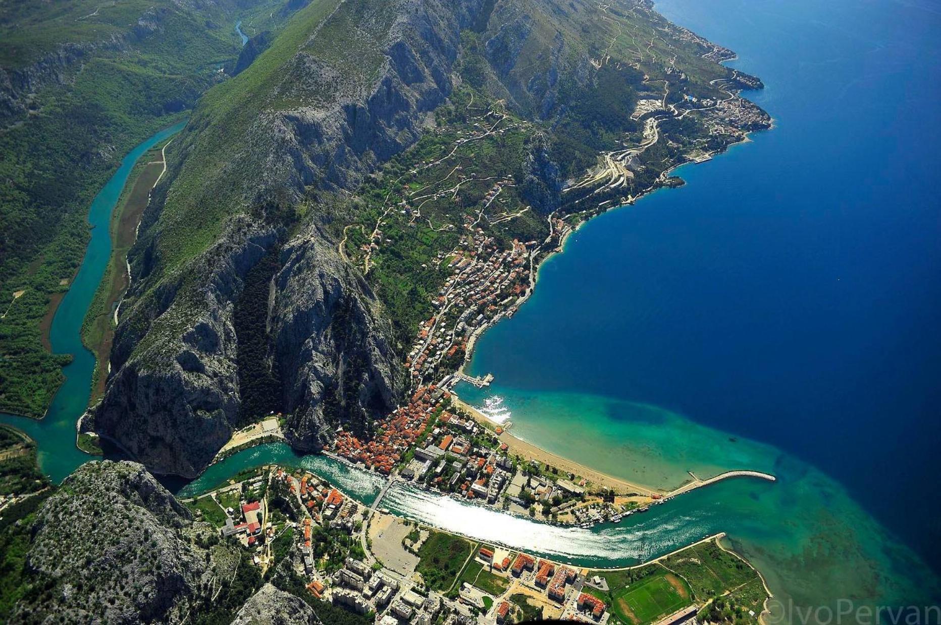 Apartments Beverly Omiš Exteriör bild