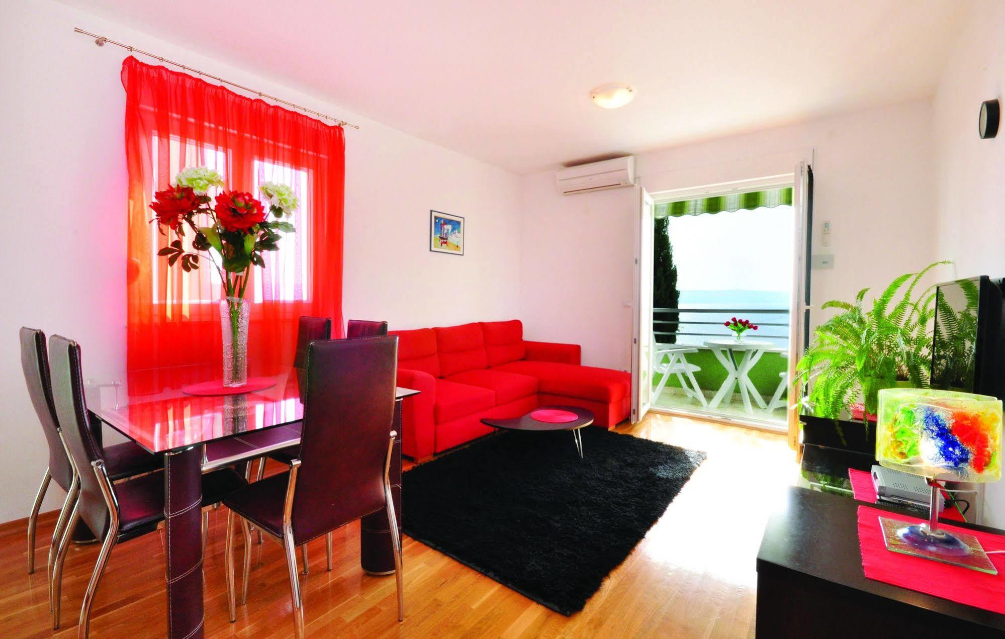 Apartments Beverly Omiš Exteriör bild