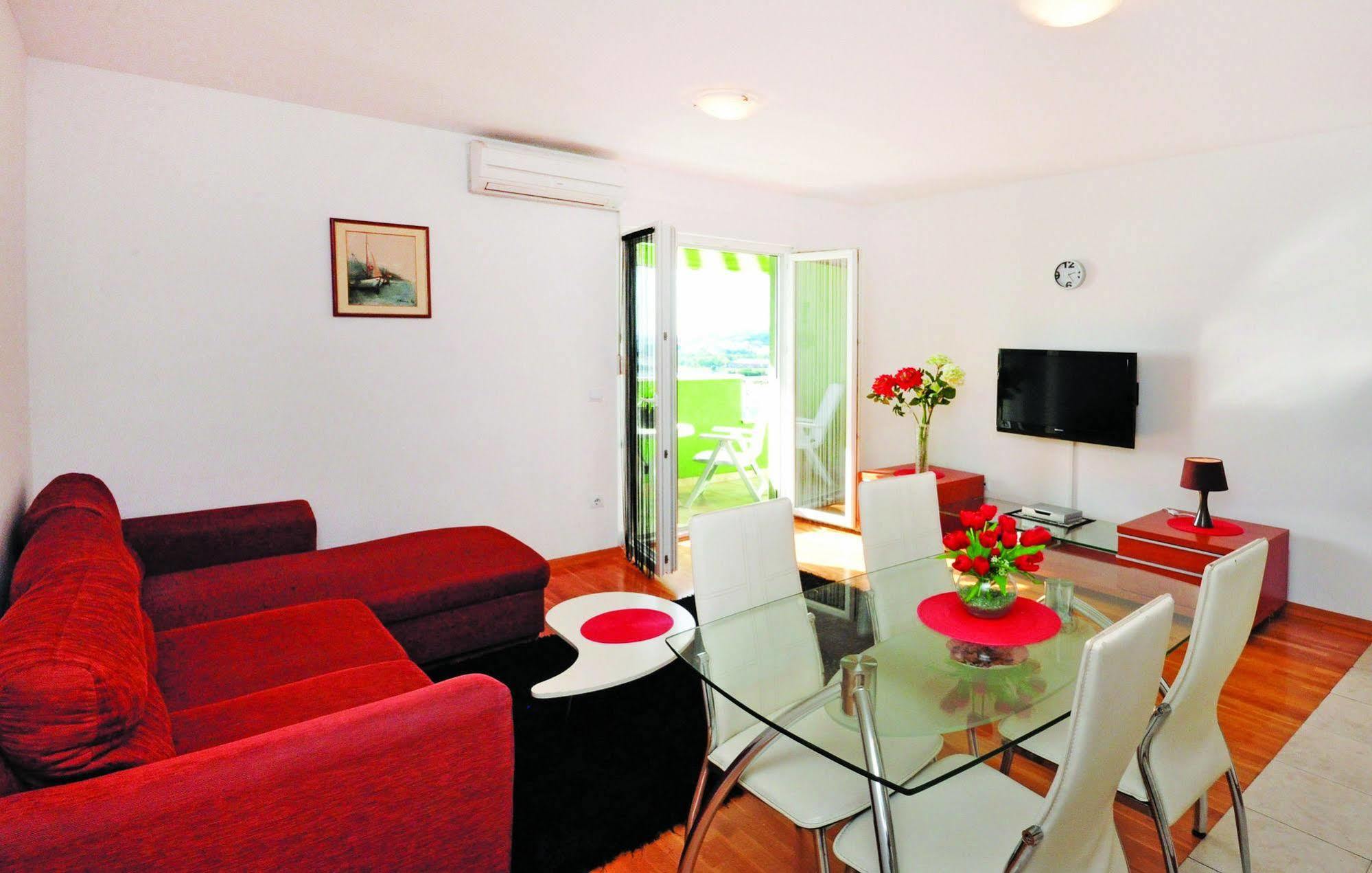 Apartments Beverly Omiš Exteriör bild